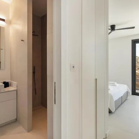 Moonhouse Paros Kostos