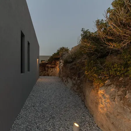 Moonhouse Paros Kostos