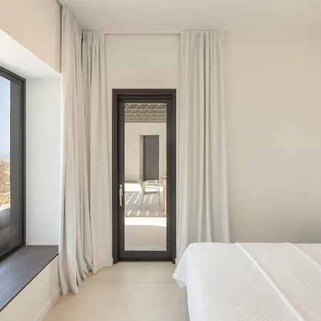 Moonhouse Paros Kostos