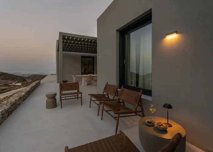 Moonhouse Paros Kostos