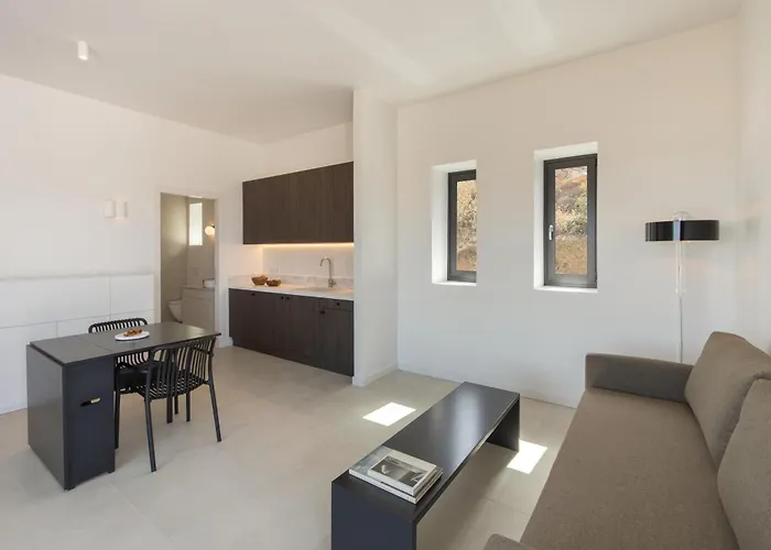 Moonhouse Paros Kostos